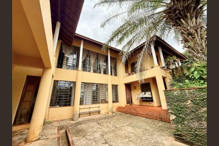 Casa à venda com 398m², 3 quartos e 4 vagasFachada