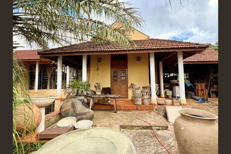 Casa à venda com 398m², 3 quartos e 4 vagasFachada