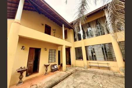 Casa à venda com 398m², 3 quartos e 4 vagasFachada