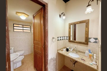 Casa à venda com 398m², 3 quartos e 4 vagasBanheiro 