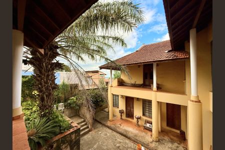 Casa à venda com 398m², 3 quartos e 4 vagasVista da janela