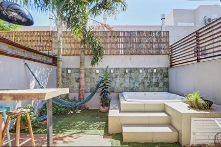 Casa de condomínio à venda com 180m², 3 quartos e 3 vagasÁrea externa