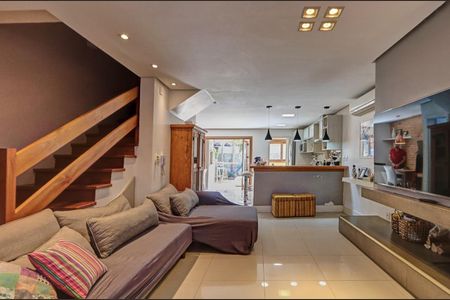 Casa de condomínio à venda com 180m², 3 quartos e 3 vagasSala