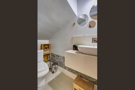 Casa de condomínio à venda com 180m², 3 quartos e 3 vagasBanheiro