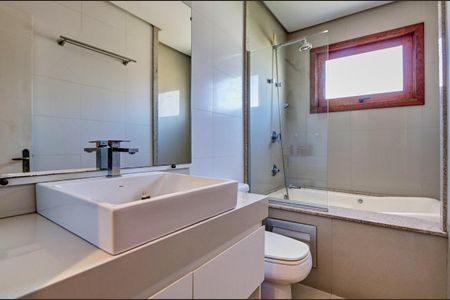 Casa de condomínio à venda com 180m², 3 quartos e 3 vagasBanheiro 