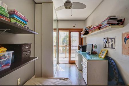 Casa de condomínio à venda com 180m², 3 quartos e 3 vagasQuarto