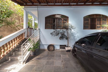 Casa à venda com 300m², 3 quartos e 3 vagas Casa à venda com 300m², 3 quartos e 3 vagasGaragem