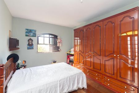 Casa à venda com 300m², 3 quartos e 3 vagas Casa à venda com 300m², 3 quartos e 3 vagasSuíte