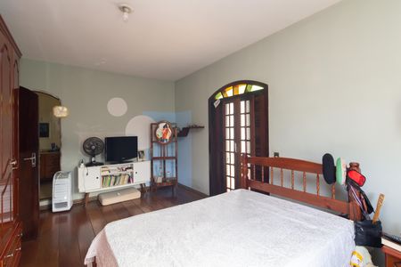Casa à venda com 300m², 3 quartos e 3 vagas Casa à venda com 300m², 3 quartos e 3 vagasSuíte