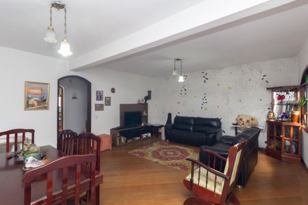 Casa à venda com 300m², 3 quartos e 3 vagas Casa à venda com 300m², 3 quartos e 3 vagasSala