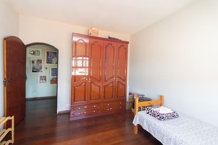 Casa à venda com 300m², 3 quartos e 3 vagas Casa à venda com 300m², 3 quartos e 3 vagasQuarto 2