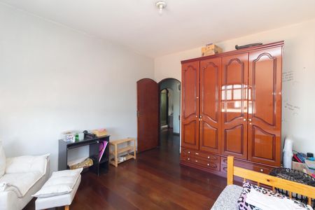 Casa à venda com 300m², 3 quartos e 3 vagas Casa à venda com 300m², 3 quartos e 3 vagasQuarto 2