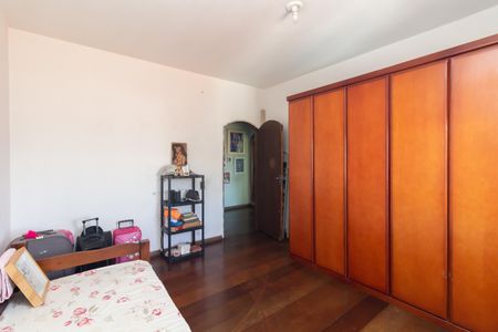 Casa à venda com 300m², 3 quartos e 3 vagas Casa à venda com 300m², 3 quartos e 3 vagasQuarto 1