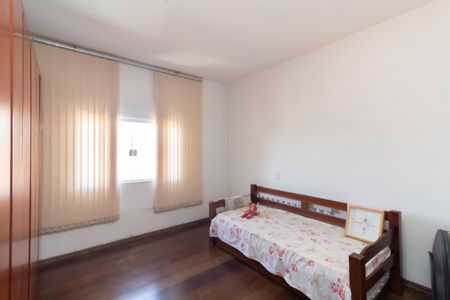 Casa à venda com 300m², 3 quartos e 3 vagas Casa à venda com 300m², 3 quartos e 3 vagasQuarto 1