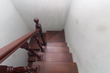 Casa à venda com 300m², 3 quartos e 3 vagas Casa à venda com 300m², 3 quartos e 3 vagasEscada