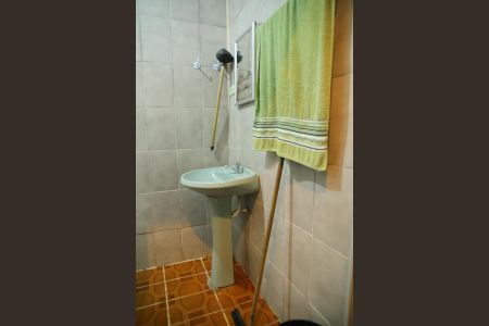 Casa à venda com 76m², 3 quartos e 2 vagasBanheiro da cozinha 