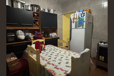 Casa à venda com 76m², 3 quartos e 2 vagasCozinha 