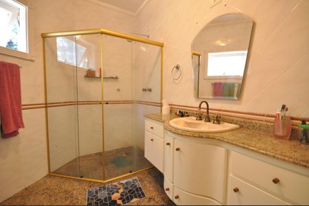 Casa à venda com 510m², 4 quartos e 6 vagasBanheiro da Suíte 3