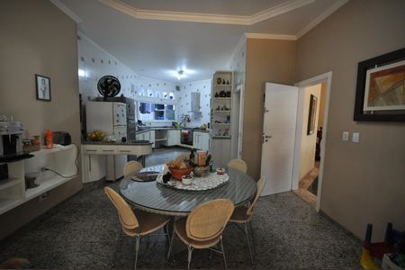 Casa à venda com 510m², 4 quartos e 6 vagasCopa