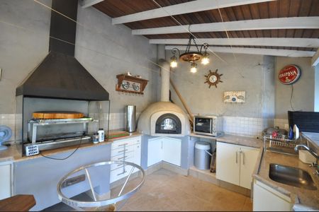 Casa à venda com 510m², 4 quartos e 6 vagasChurrasqueira e Forno