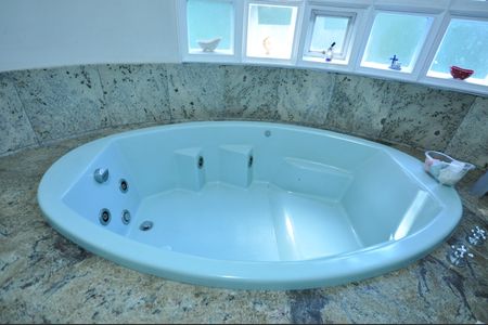 Casa à venda com 510m², 4 quartos e 6 vagasBanheiro da Suíte Master