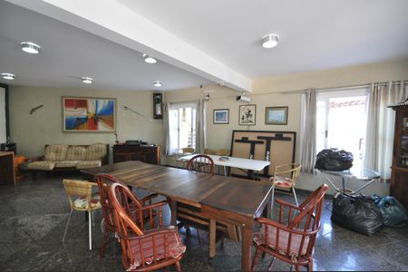 Casa à venda com 510m², 4 quartos e 6 vagasCinema e salão de festas