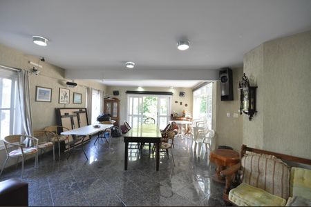 Casa à venda com 510m², 4 quartos e 6 vagasCinema e Salão de Festas