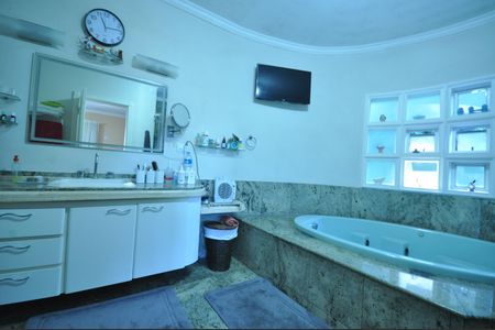Casa à venda com 510m², 4 quartos e 6 vagasBanheiro da Suíte Master