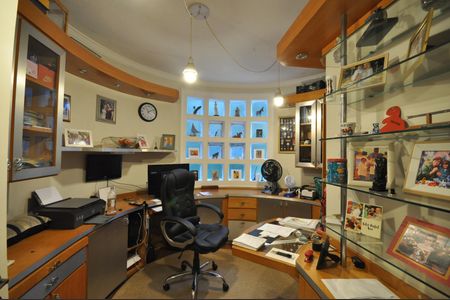 Casa à venda com 510m², 4 quartos e 6 vagasEscritório