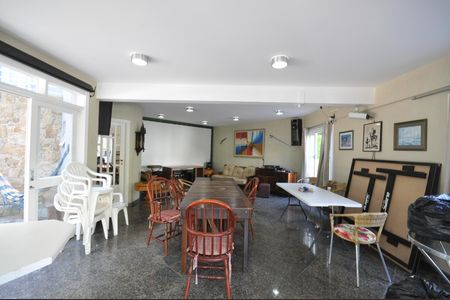 Casa à venda com 510m², 4 quartos e 6 vagasCinema e Salão de Festas