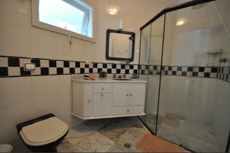 Casa à venda com 510m², 4 quartos e 6 vagasBanheiro da Suíte 4