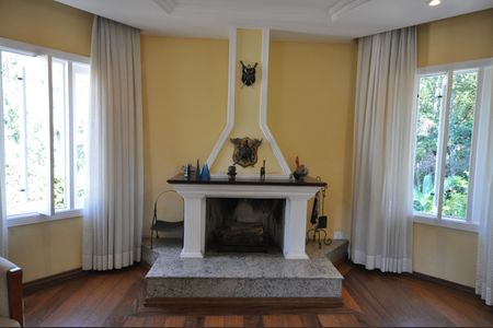 Casa à venda com 510m², 4 quartos e 6 vagasSala