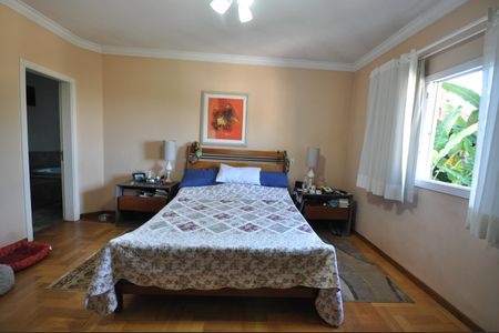 Casa à venda com 510m², 4 quartos e 6 vagasSuíte Master