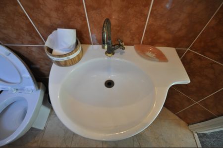Casa à venda com 510m², 4 quartos e 6 vagasBanheiro da área do salão de festas
