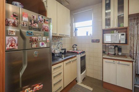 Cozinha de apartamento para alugar com 2 quartos, 49m² em Santo Antônio, Porto Alegre