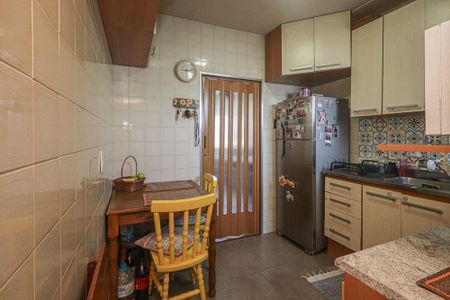 Cozinha de apartamento para alugar com 2 quartos, 49m² em Santo Antônio, Porto Alegre