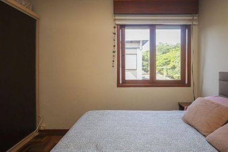 Quarto 1 de apartamento para alugar com 2 quartos, 49m² em Santo Antônio, Porto Alegre