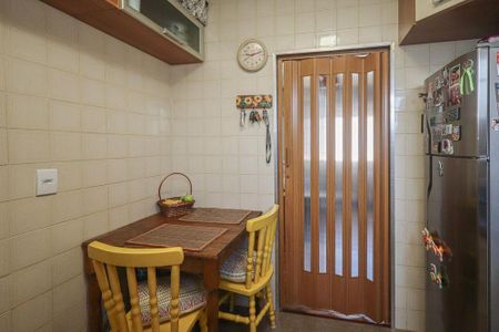 Cozinha de apartamento para alugar com 2 quartos, 49m² em Santo Antônio, Porto Alegre