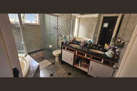 Casa à venda com 257m², 3 quartos e 4 vagas
