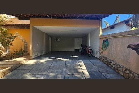 Casa à venda com 257m², 3 quartos e 4 vagas