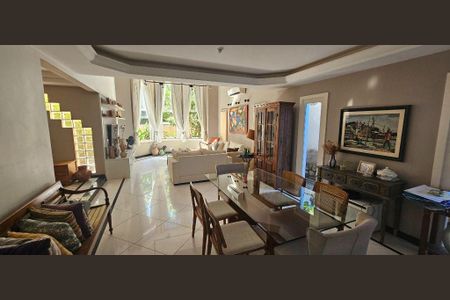 Casa à venda com 257m², 3 quartos e 4 vagas
