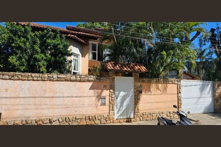 Casa à venda com 257m², 3 quartos e 4 vagas