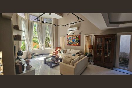 Casa à venda com 3 quartos, 257m² em Itacoatiara, Niterói