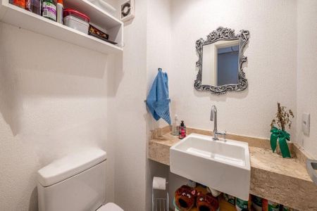 Lavabo  de apartamento para alugar com 2 quartos, 59m² em Menino Deus, Porto Alegre