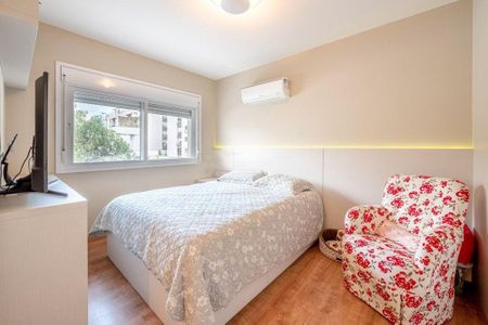 Quarto 1 de apartamento para alugar com 2 quartos, 59m² em Menino Deus, Porto Alegre