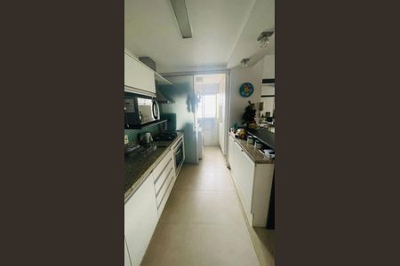 Cozinha de apartamento para alugar com 3 quartos, 80m² em Jardim Carvalho, Porto Alegre