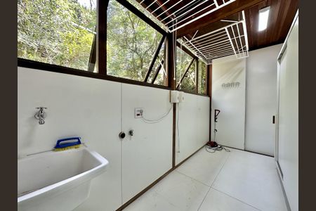 Casa de condomínio para alugar com 260m², 4 quartos e 4 vagasÁrea de serviço