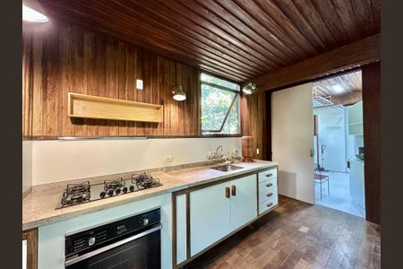 Casa de condomínio para alugar com 260m², 4 quartos e 4 vagasCozinha