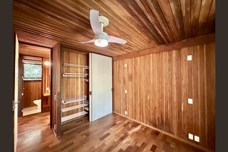 Quarto de casa de condomínio para alugar com 4 quartos, 260m² em Chácara do Refúgio, Cotia