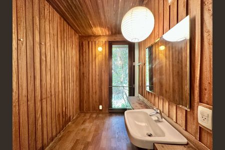 Casa de condomínio para alugar com 260m², 4 quartos e 4 vagasBanheiro 